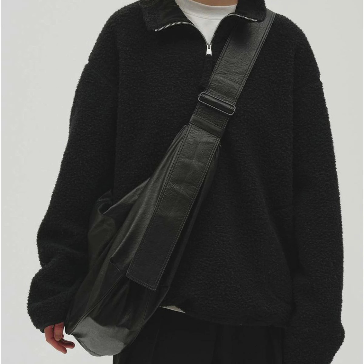 TODAYFUL エコレザーショルダーバッグ 着用イメージ