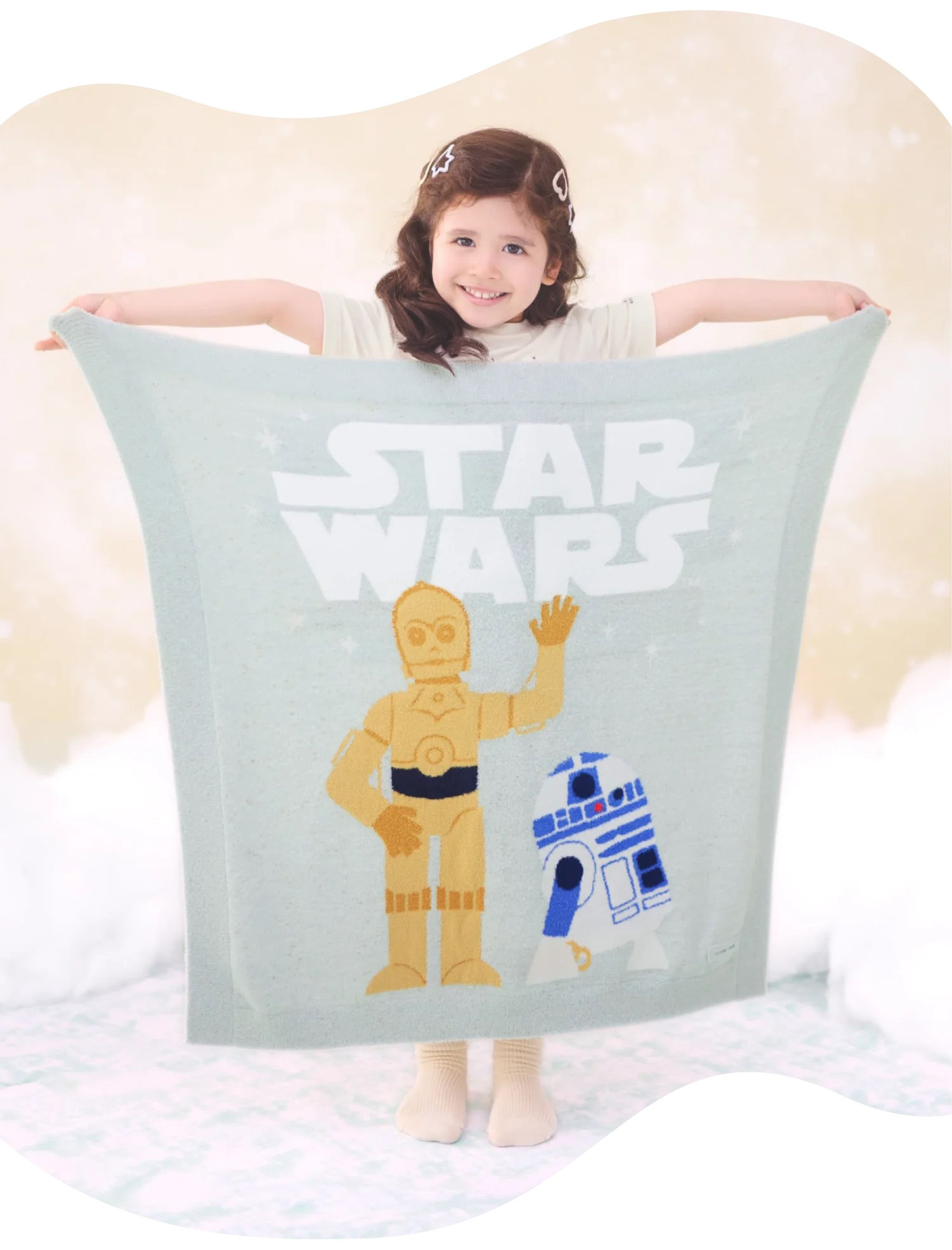 gelato pique × STAR WARS 2026 KIDSブランケットを持つ女の子
