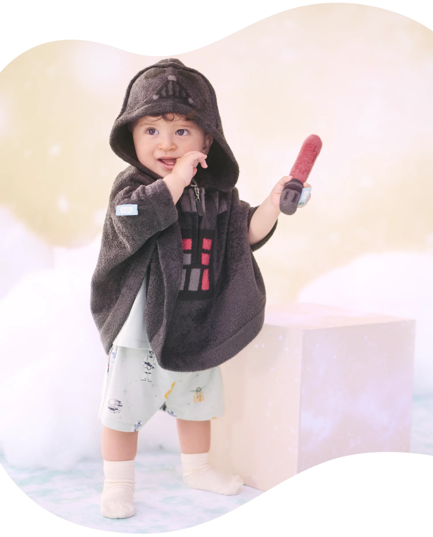 gelato pique × STAR WARS 2026 BABYダース・ベイダーポンチョ着用