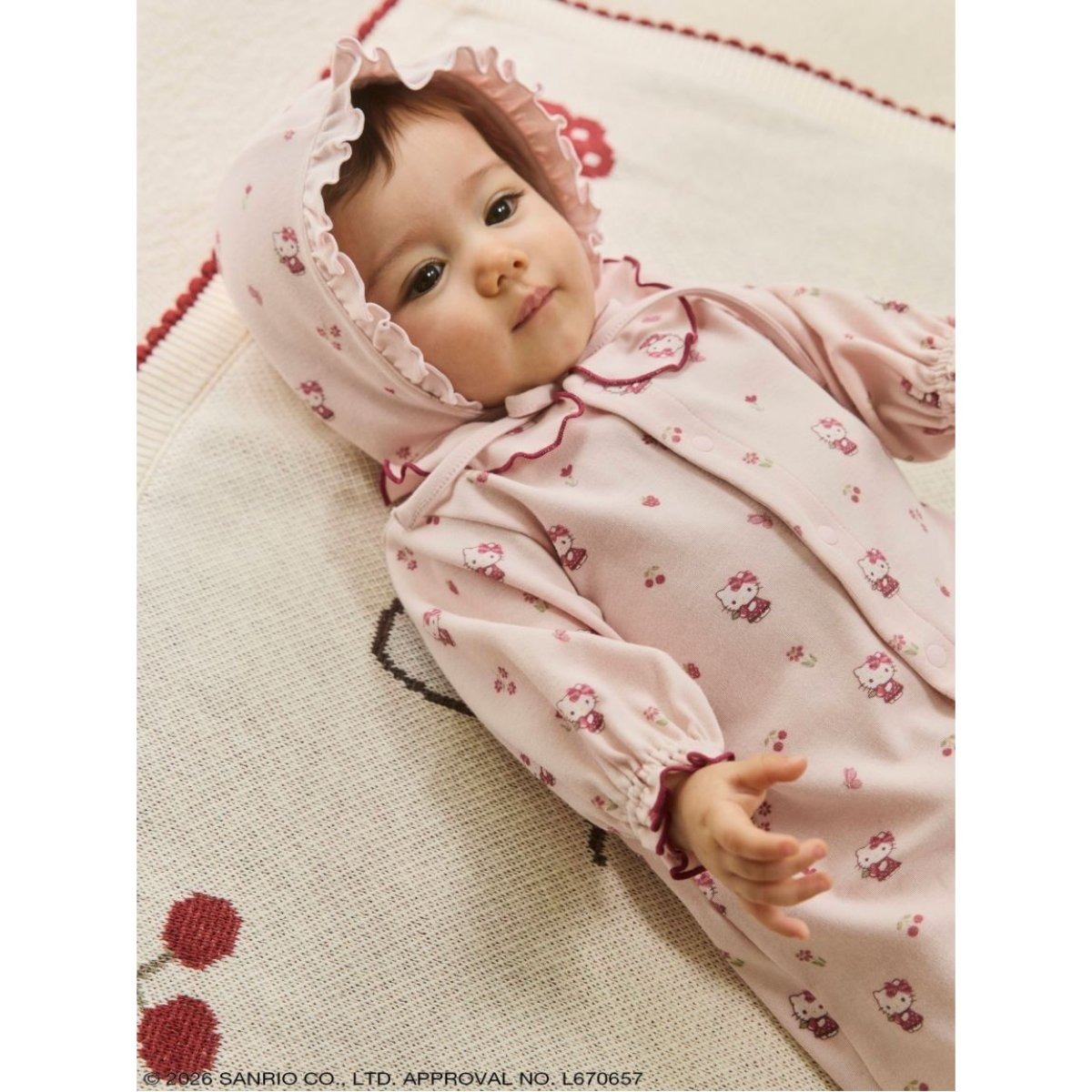 JAMIE KAY HELLO KITTY 総柄プリントボンネット着用イメージ