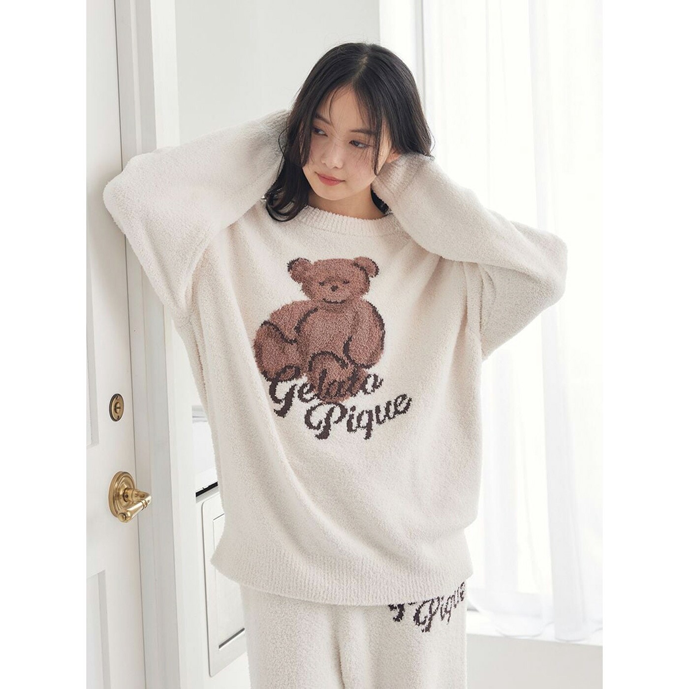 gelato pique ベビモコベアジャガードプルオーバー アイボリーの着用イメージ