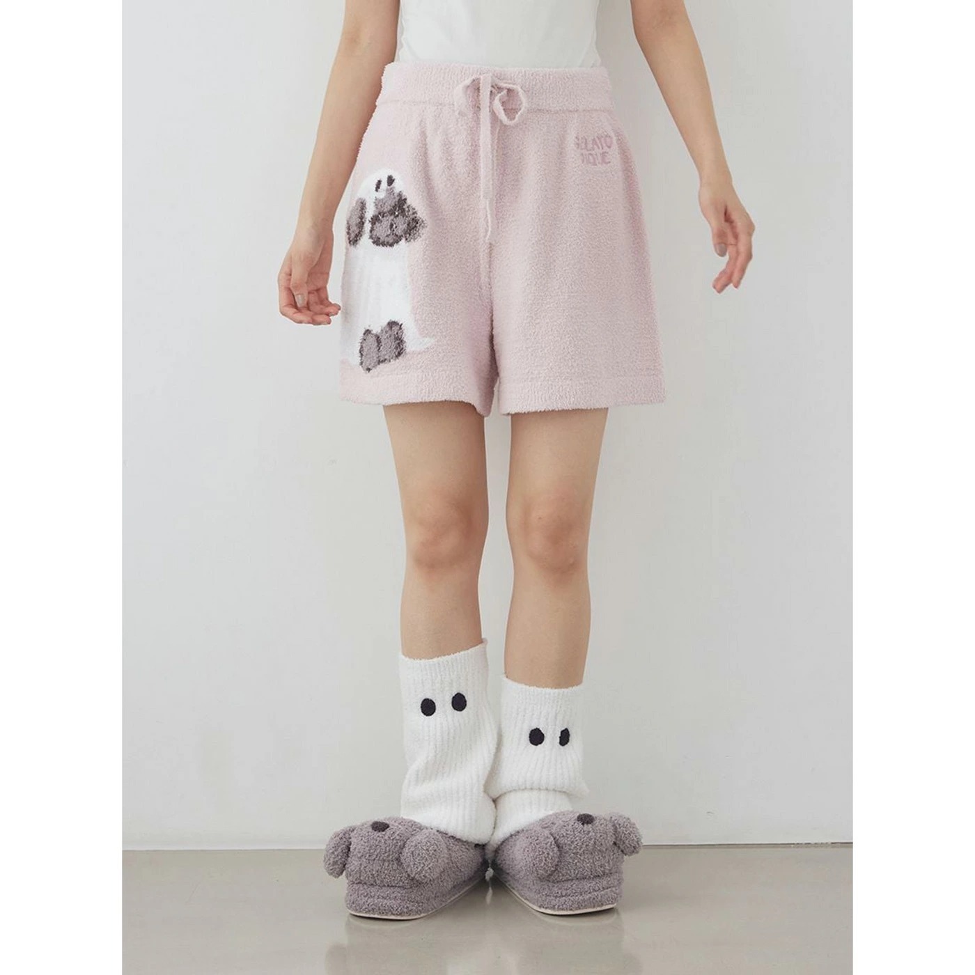 gelato pique ナイトパレードDOGSジャガードショートパンツ ピンクのはき姿
